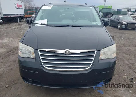 2010 Chrysler Town & Country Touring z USA, uszkodzony, nr VIN 2A4RR5D1XAR450155
